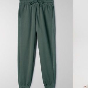 Aritzia TNA boyfriend slim fit joggers size L